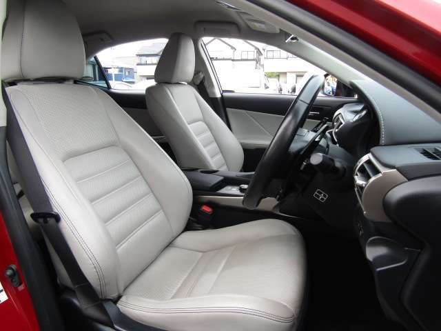 TOYOTA LEXUS IS200T 2016 Image 31