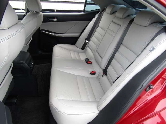 TOYOTA LEXUS IS200T 2016 Image 31