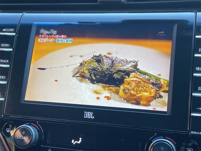 TOYOTA CAMRY HYBRID 2018 Image 31