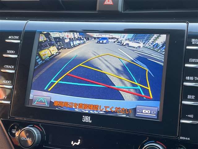 TOYOTA CAMRY HYBRID 2018 Image 31