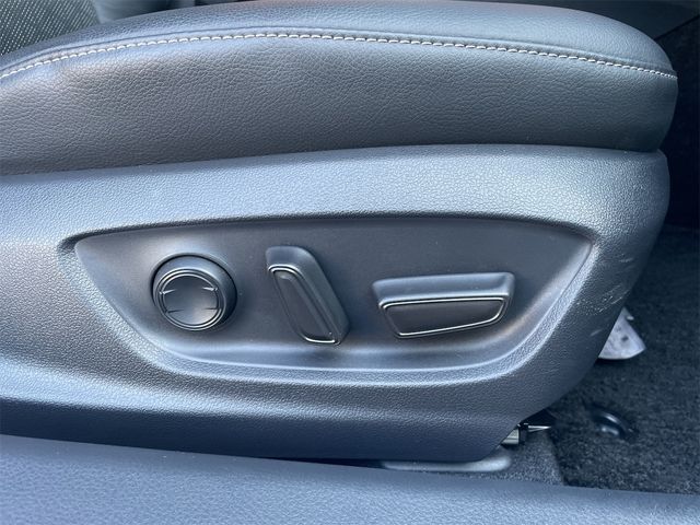 TOYOTA CAMRY HYBRID 2018 Image 31