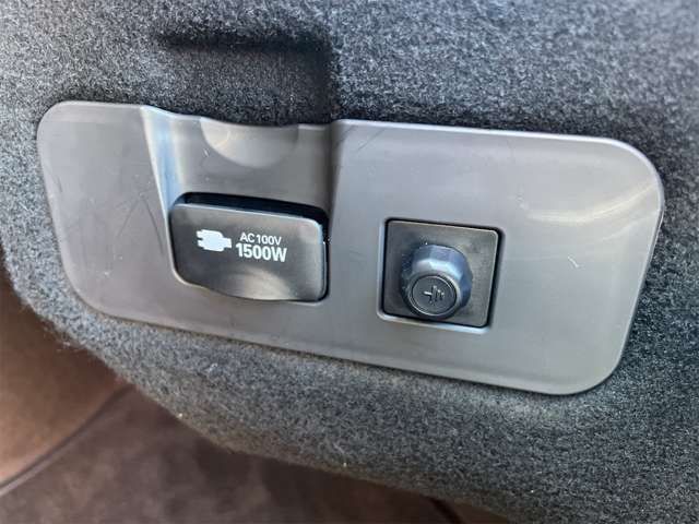 TOYOTA CAMRY HYBRID 2018 Image 31