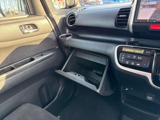 HONDA N BOX 2015 Image 31