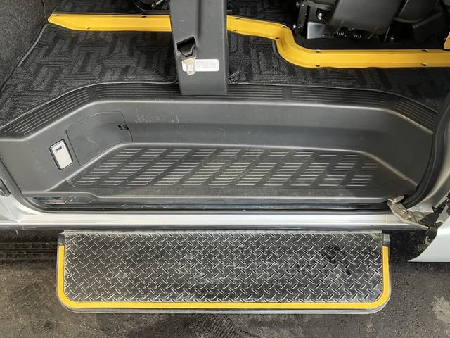 TOYOTA HIACE VAN 4WD 2019 Image 31