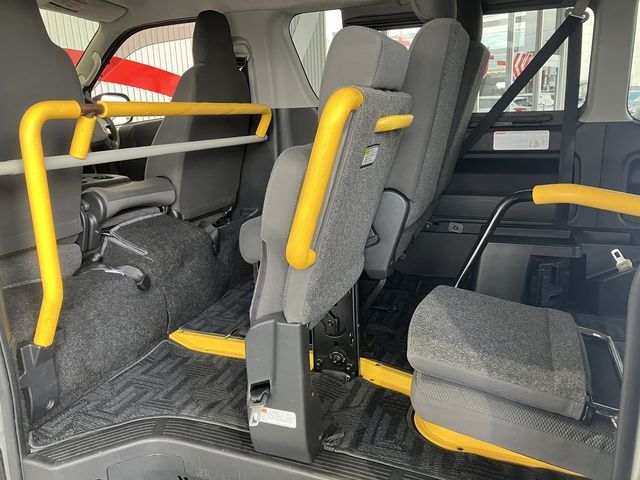 TOYOTA HIACE VAN 4WD 2019 Image 31