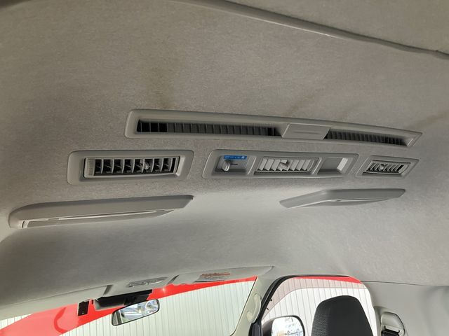 TOYOTA HIACE VAN 4WD 2019 Image 31