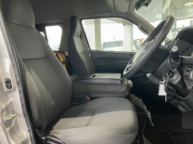 TOYOTA HIACE VAN 4WD 2019 Image 31