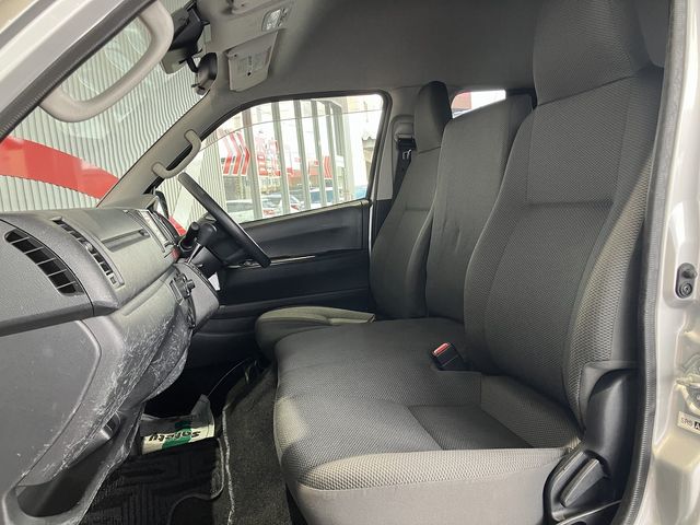 TOYOTA HIACE VAN 4WD 2019 Image 31