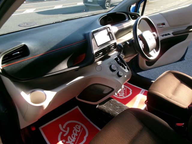 TOYOTA SIENTA HYBRID 2016 Image 31