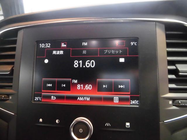 RENAULT MEGANE HATCH 2018 Image 31