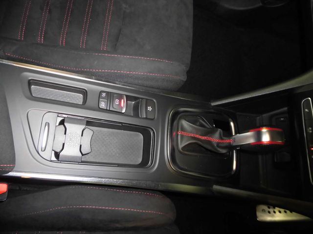 RENAULT MEGANE HATCH 2018 Image 31