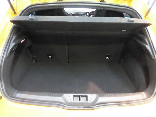 RENAULT MEGANE HATCH 2018 Image 31