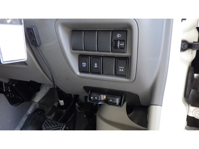 NISSAN NV100 CLIPPER 2018 Image 31