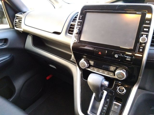 NISSAN SERENA  S-HYBRID 2018 Image 31