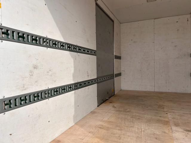 MITSUBISHI CANTER 2018 Image 31