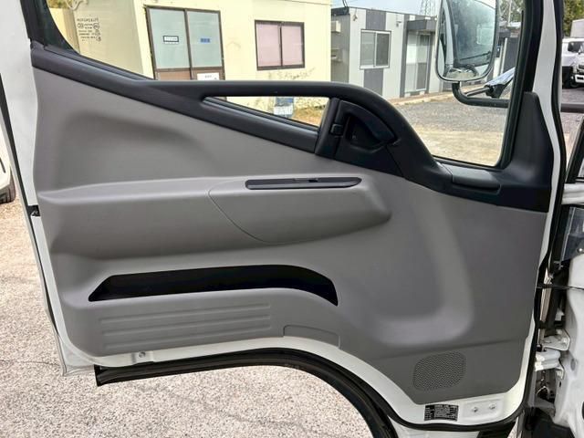 MITSUBISHI CANTER 2018 Image 31