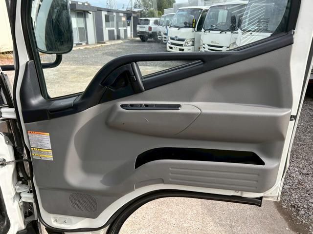 MITSUBISHI CANTER 2018 Image 31