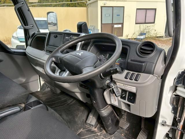 MITSUBISHI CANTER 2018 Image 31