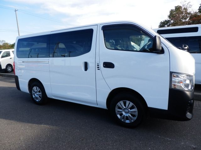 NISSAN NV350 CARAVAN 4WD 2018 Image 31