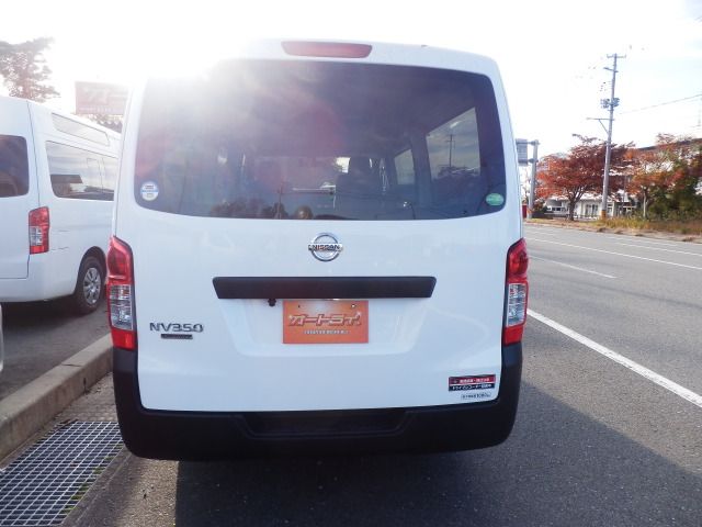 NISSAN NV350 CARAVAN 4WD 2018 Image 31