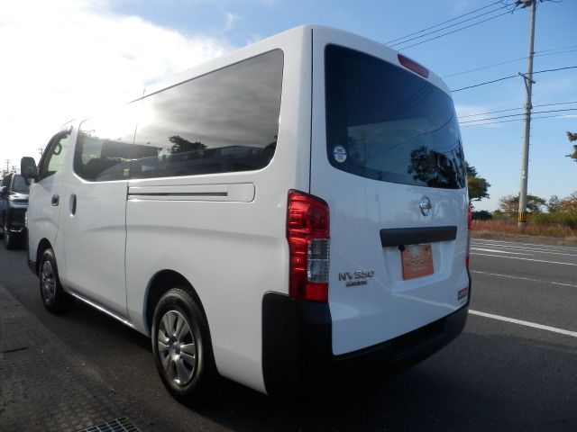 NISSAN NV350 CARAVAN 4WD 2018 Image 31