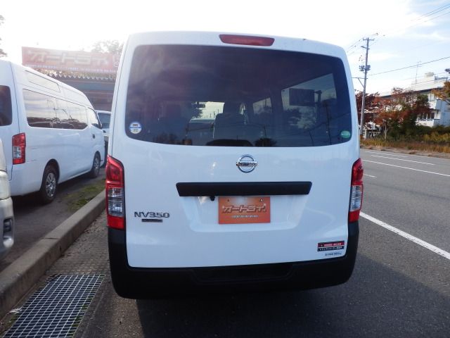 NISSAN NV350 CARAVAN 4WD 2018 Image 31