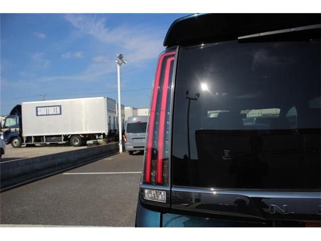 TOYOTA NOAH 2017 Image 31