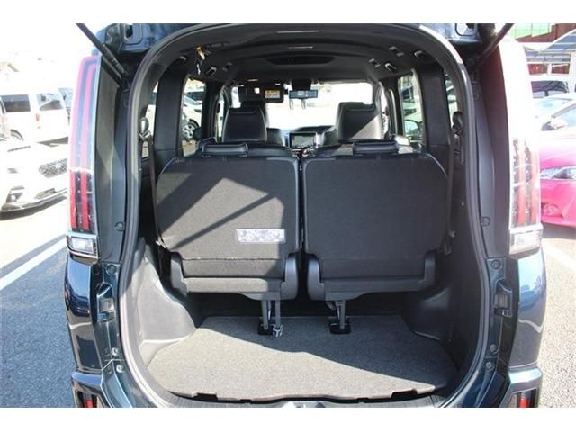 TOYOTA NOAH 2017 Image 31