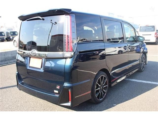 TOYOTA NOAH 2017 Image 31
