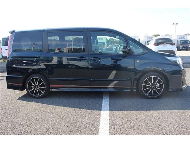 TOYOTA NOAH 2017 Image 31