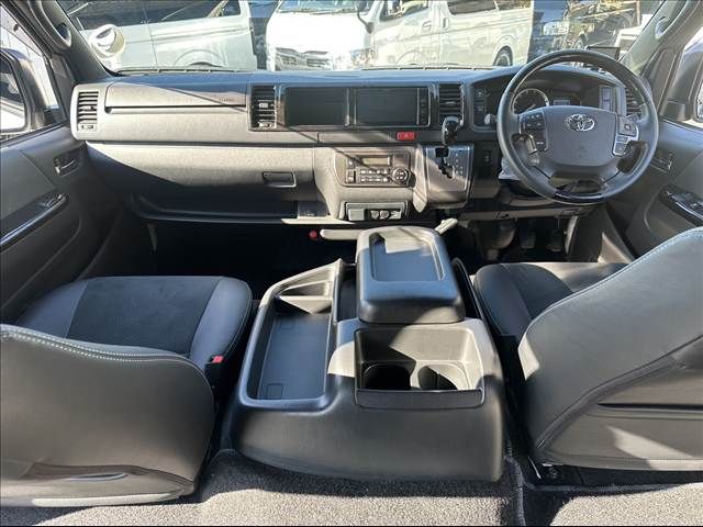TOYOTA HIACE VAN 4WD 2022 Image 31