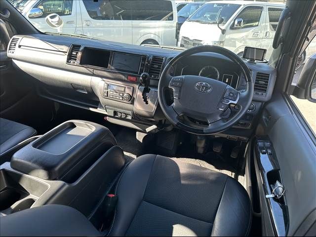 TOYOTA HIACE VAN 4WD 2022 Image 31