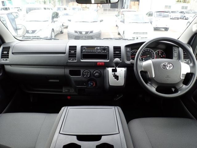 TOYOTA HIACE VAN 1.25T 2WD 2018 Image 31