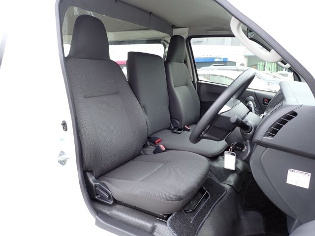 TOYOTA HIACE VAN 1.25T 2WD 2018 Image 31