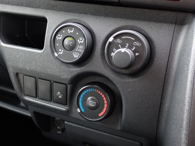 TOYOTA HIACE VAN 1.25T 2WD 2018 Image 31