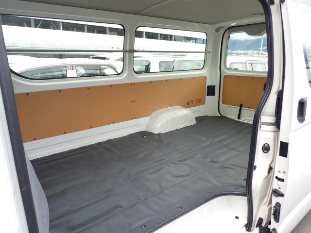 TOYOTA HIACE VAN 1.25T 2WD 2018 Image 31