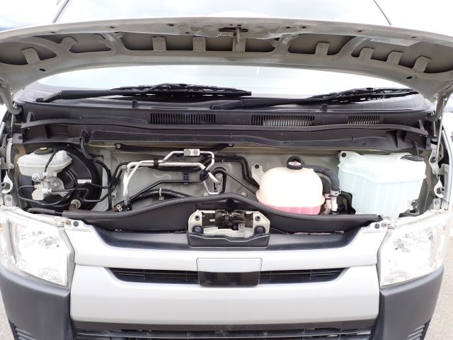 TOYOTA HIACE VAN 1.25T 2WD 2018 Image 31