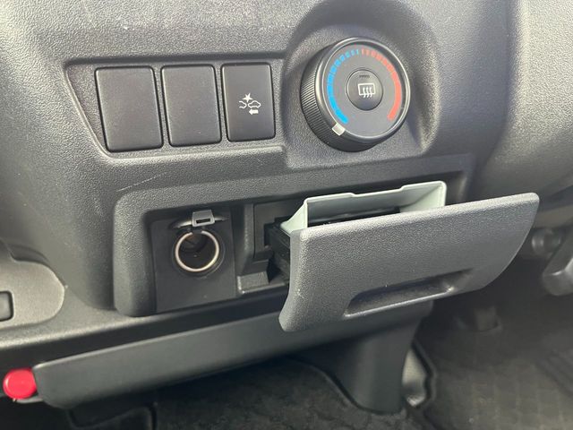 TOYOTA HIACE VAN 1.25T 2WD 2018 Image 31