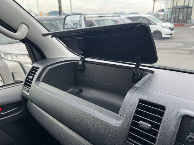 TOYOTA HIACE VAN 1.25T 2WD 2018 Image 31