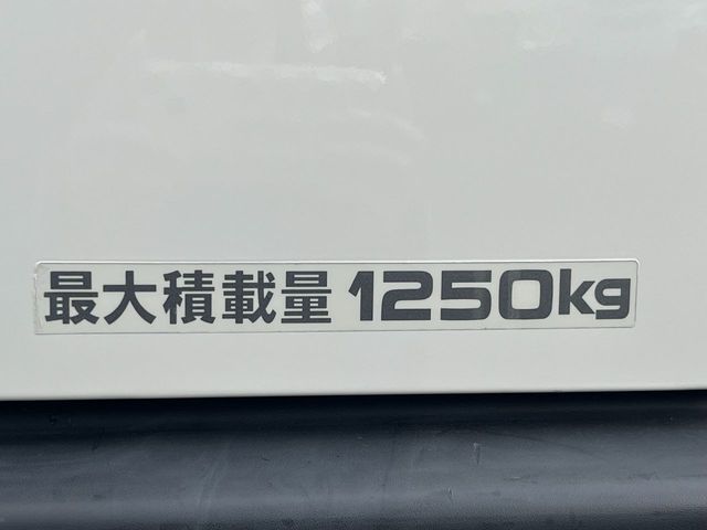 TOYOTA HIACE VAN 1.25T 2WD 2018 Image 31