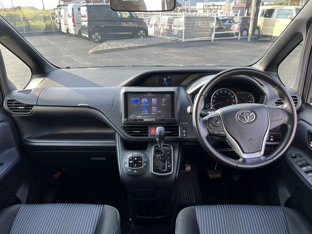 TOYOTA VOXY 4WD 2015 Image 31