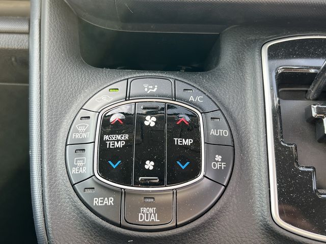 TOYOTA VOXY 4WD 2015 Image 31