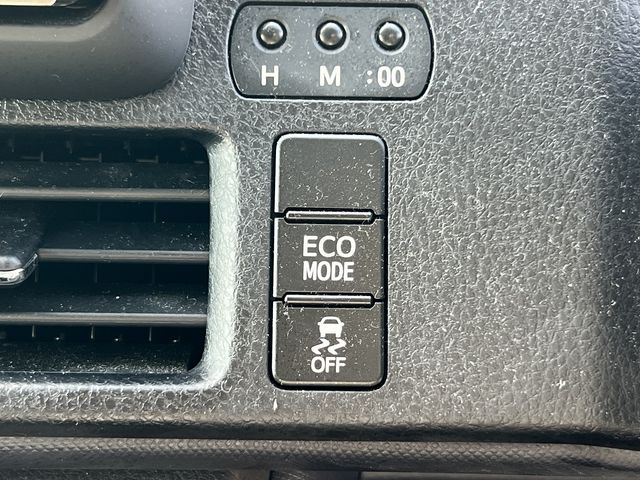 TOYOTA VOXY 4WD 2015 Image 31