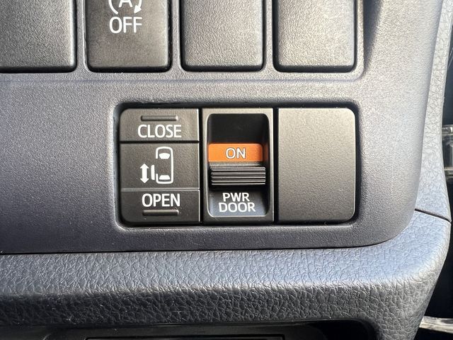 TOYOTA VOXY 4WD 2015 Image 31