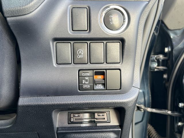 TOYOTA VOXY 4WD 2015 Image 31