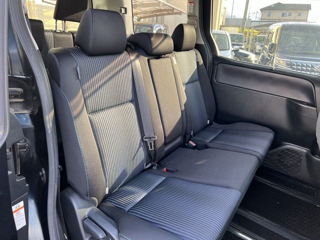 TOYOTA VOXY 4WD 2015 Image 31