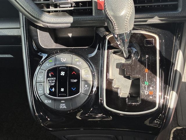 TOYOTA NOAH 4WD 2019 Image 31