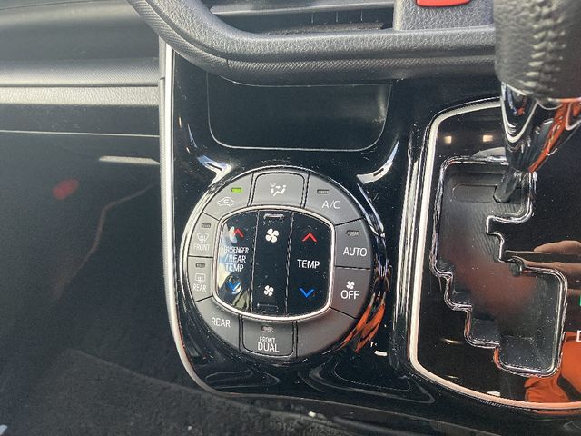 TOYOTA VOXY 4WD 2020 Image 31