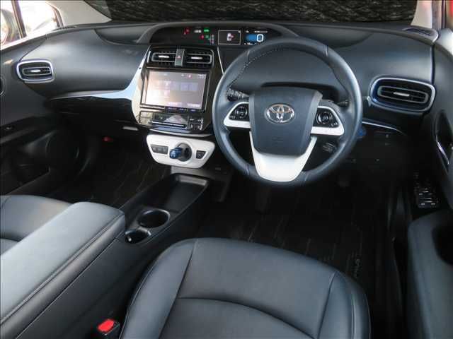 TOYOTA PRIUS 2017 Image 31
