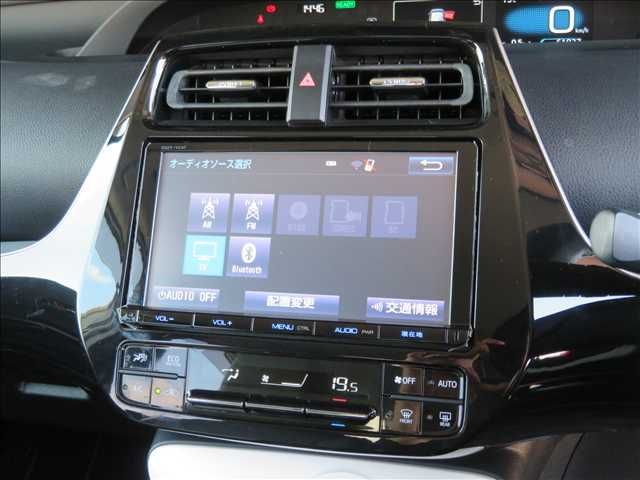 TOYOTA PRIUS 2017 Image 31